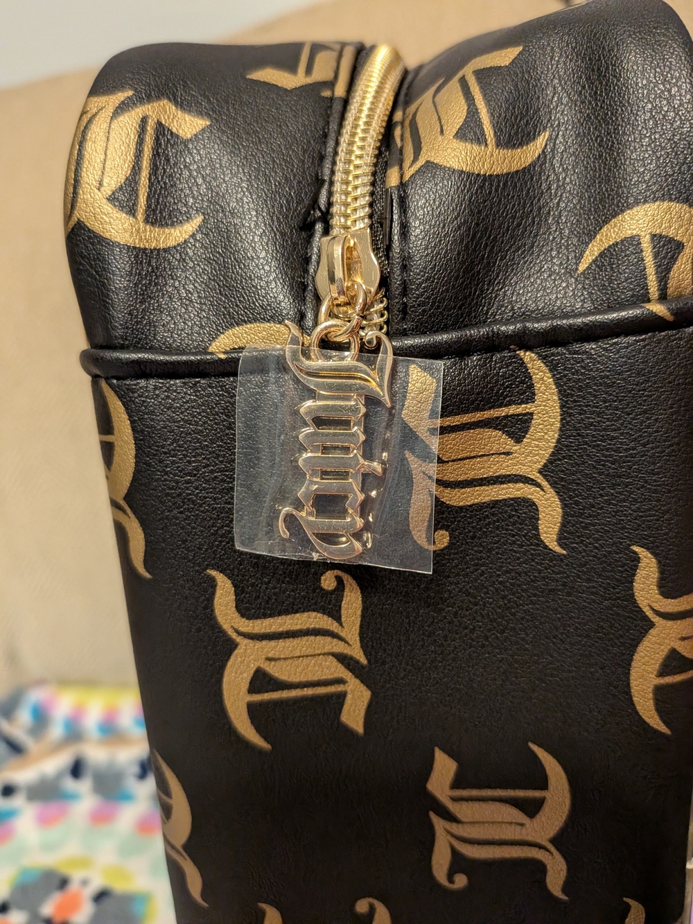 Juicy Couture Black and Gold Travel Bag - Picture 3 of 15